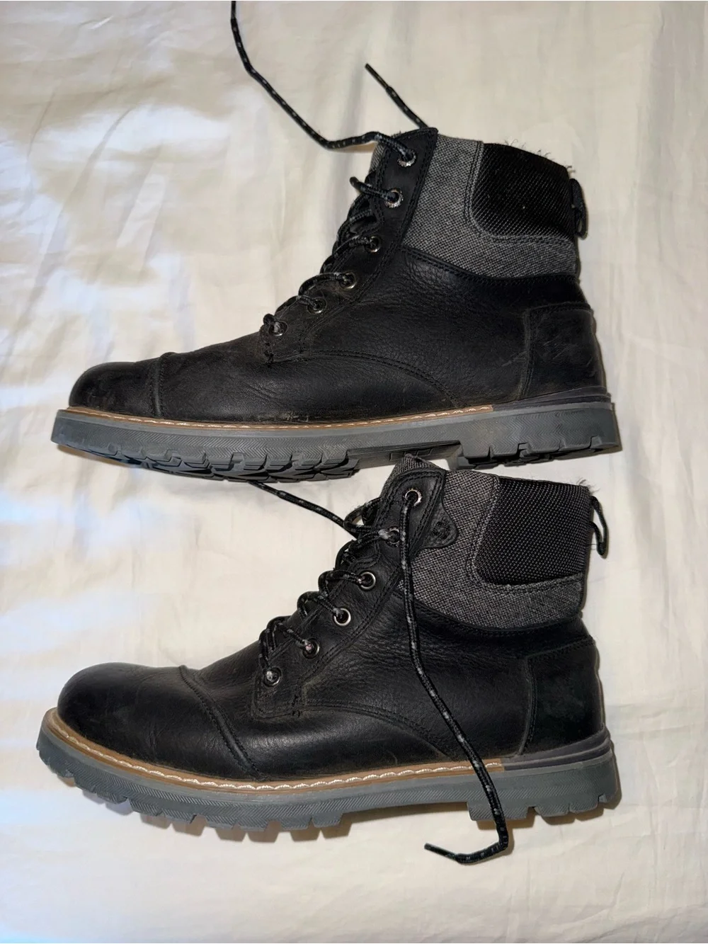 Toms Men's Black Lace-Up Leather Boots with Brown Trim